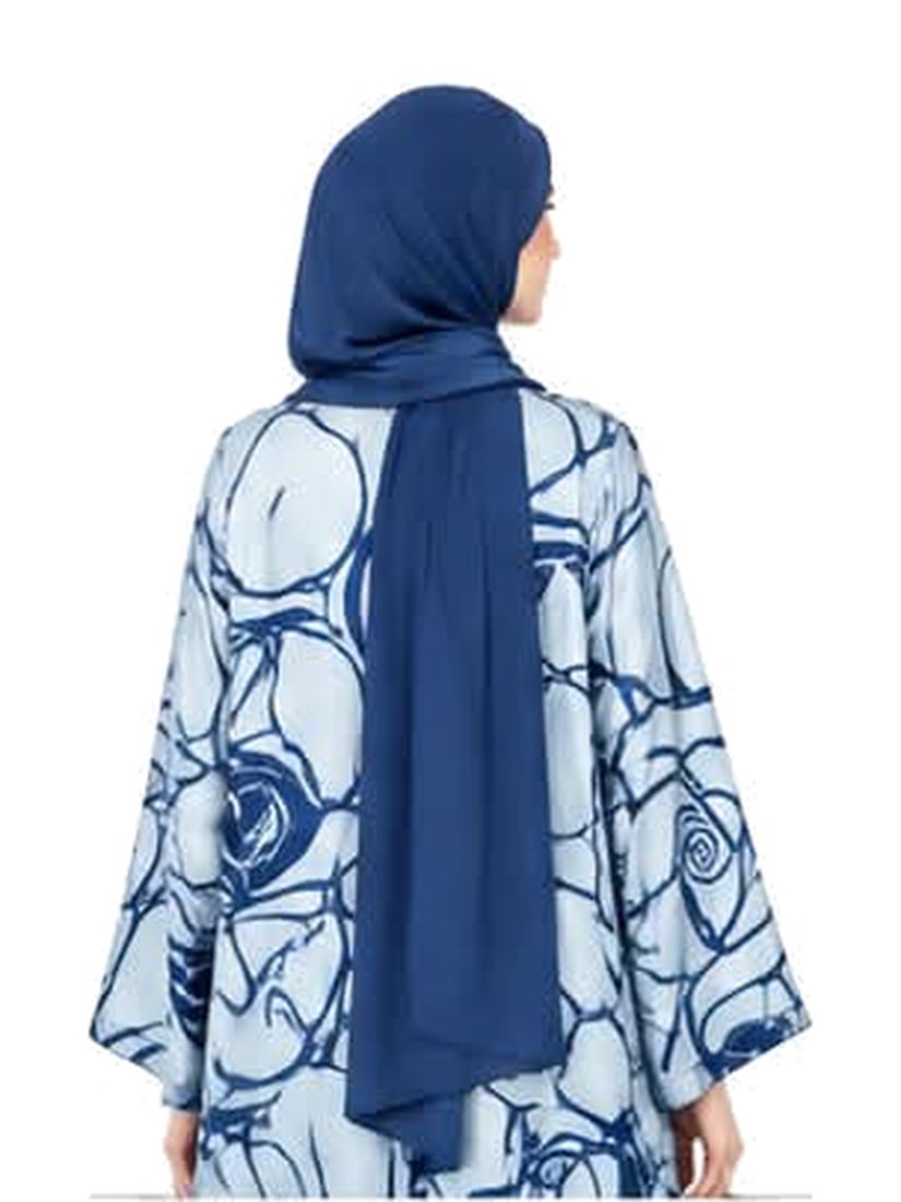 Back view with the navy scarf
