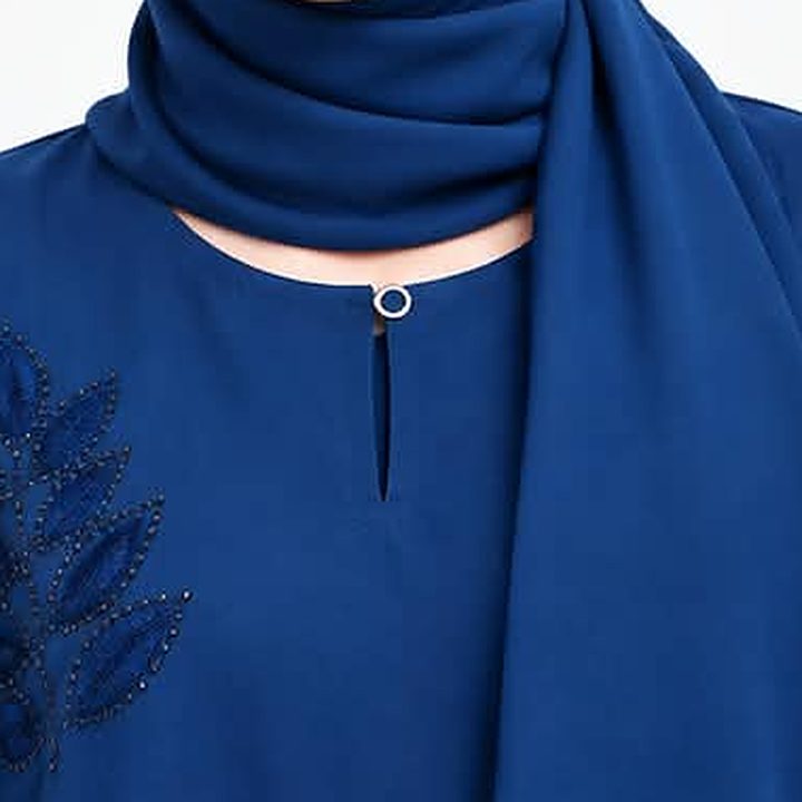 Keyhole neckline and leaf embroidery on the chest